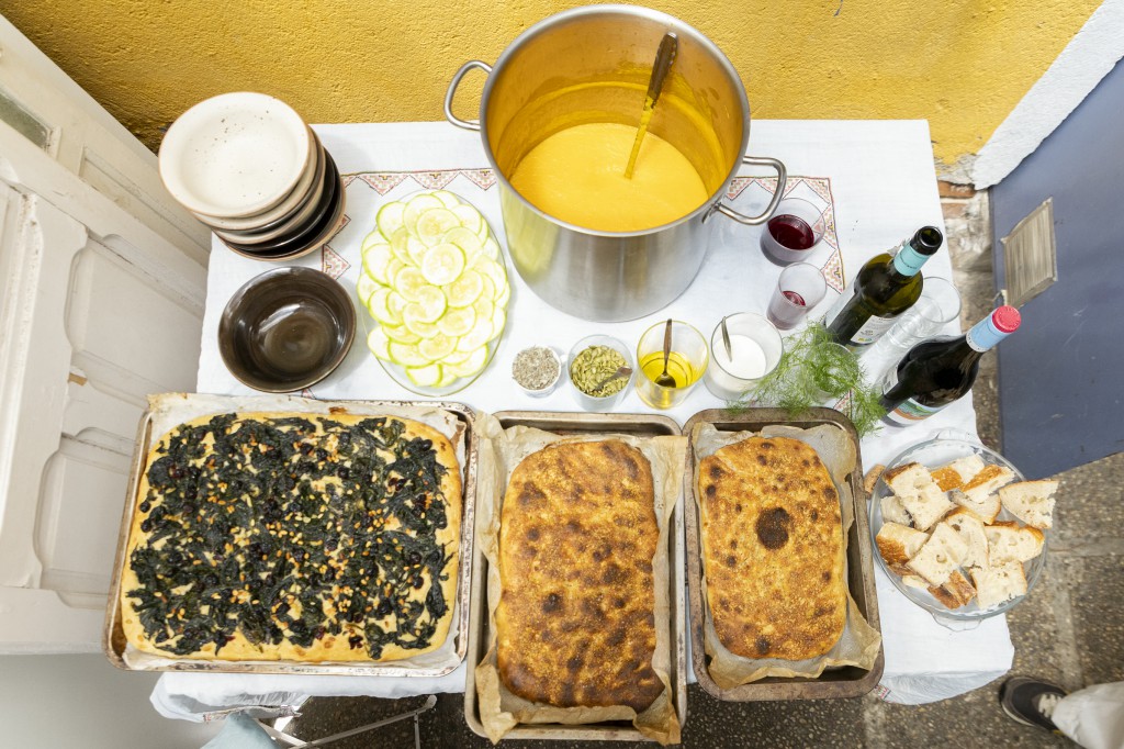 Comida de los viernes en el CAR (Centro de Acercamiento a lo Rural) (Autora: Irene Angenica) Comida de los viernes en el CAR (Centro de Acercamiento a lo Rural) (Autora: Irene Angenica)