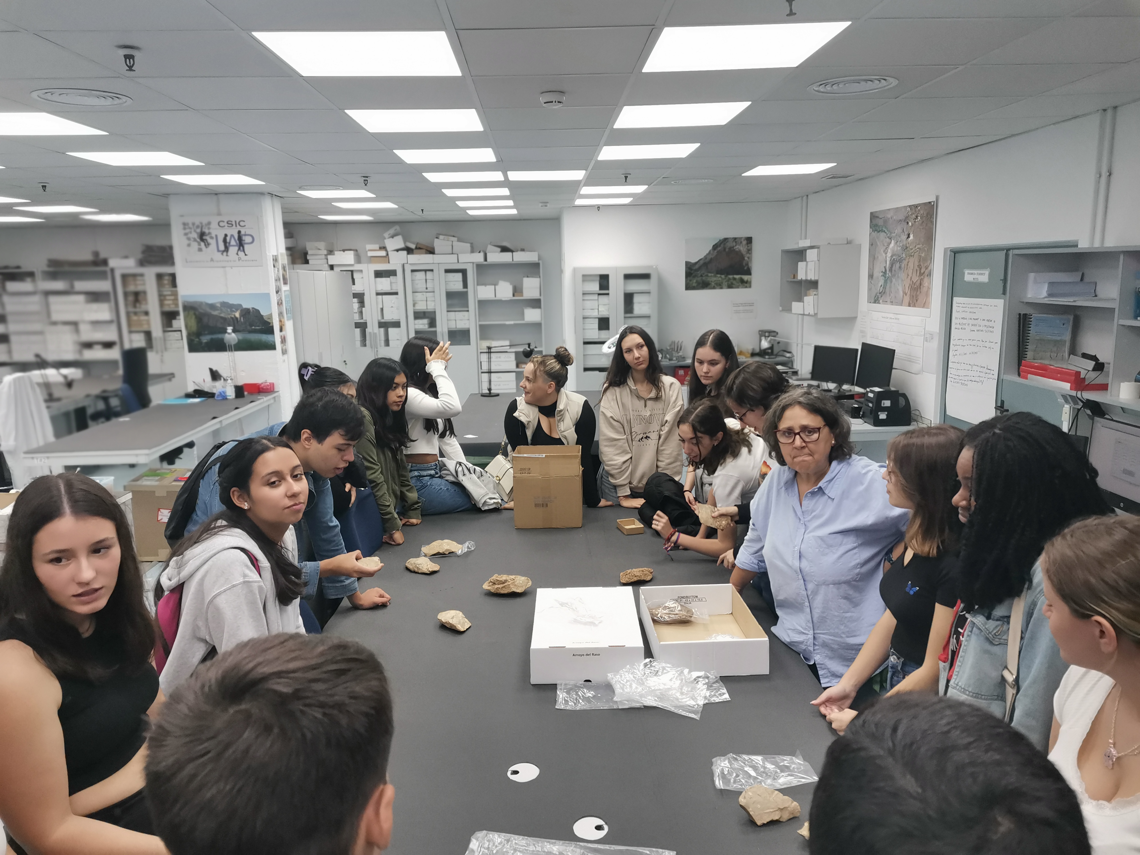 Estudiantes del IES El Olivo de Parla visitan el CCHS