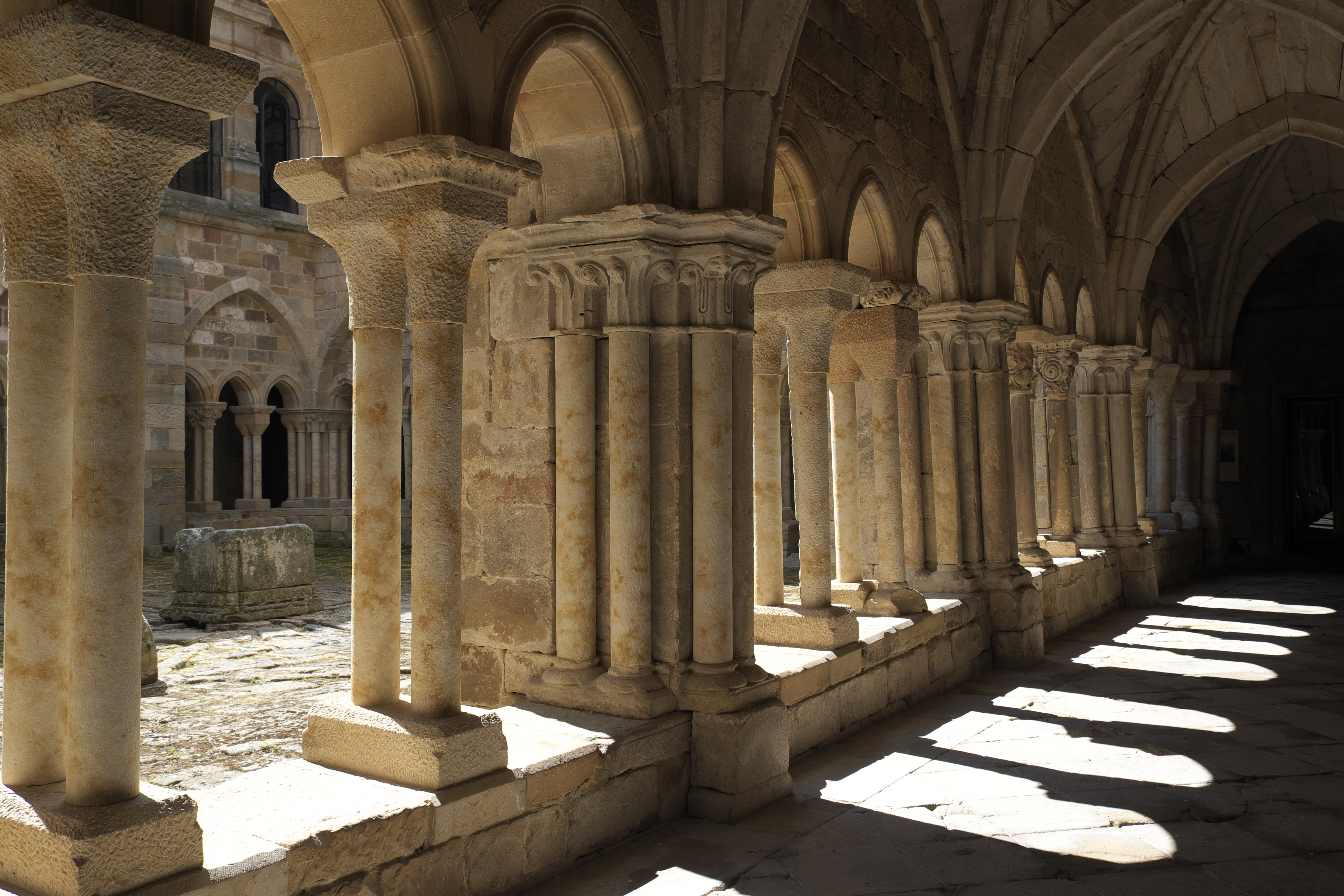'Petrifying Wealth' pone en marcha un protocolo de actuación con la Fundación Santa María la Real del Patrimonio Histórico 'Petrifying Wealth' pone en marcha un protocolo de actuación con la Fundación Santa María la Real del Patrimonio Histórico