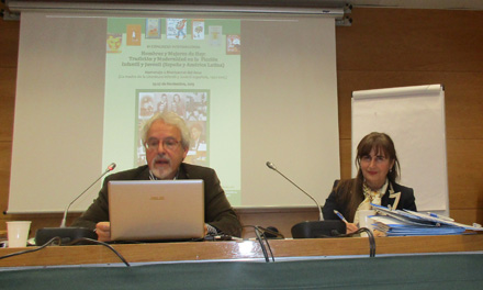 El escrito Alfredo Gómez Cerdá y Brígida M. Pastor (ILLA) durante la conferencia inaugural del congreso.