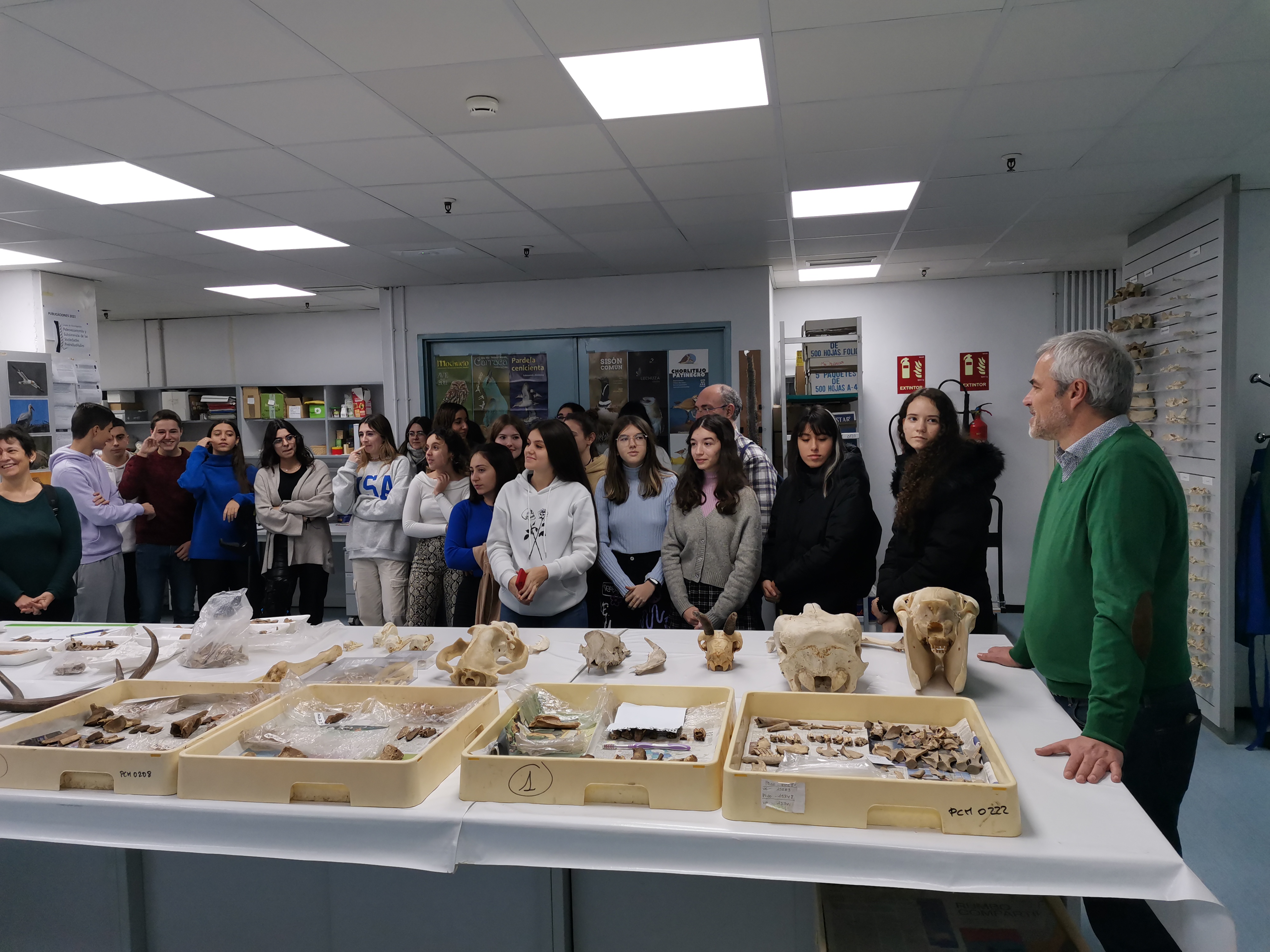 Un año más los alumnos del IES Alonso de Berruguete visitan el CCHS para conocer la carrera investigadora