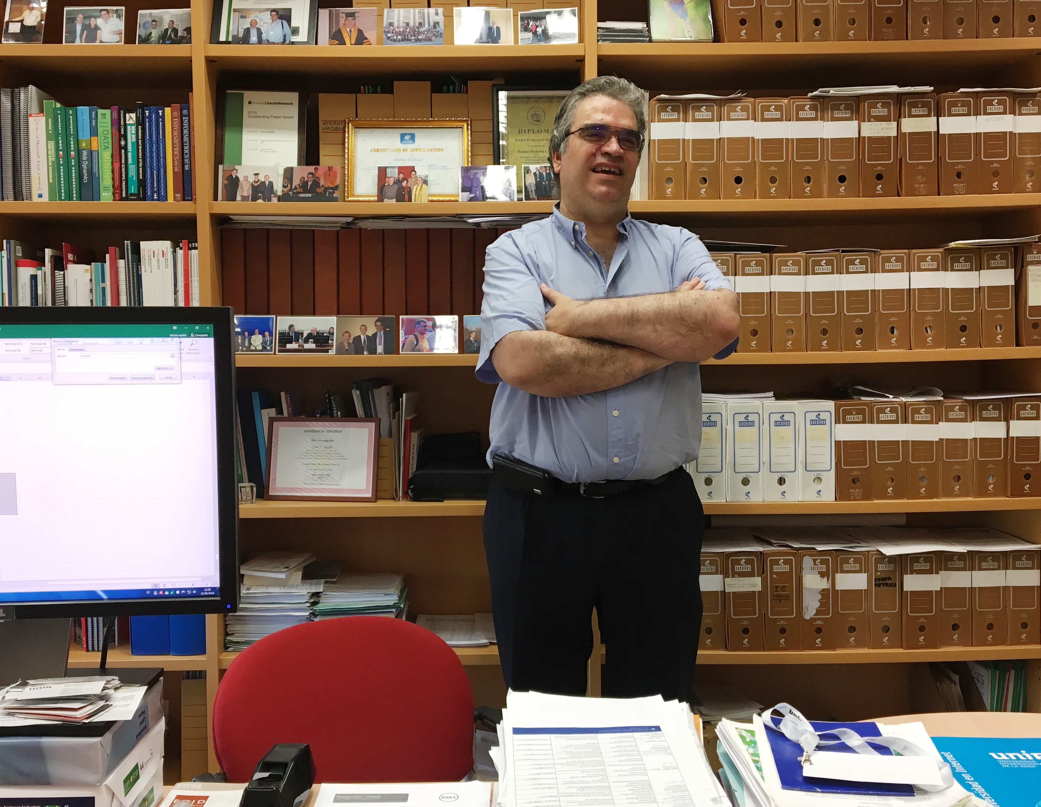 Isidro Aguillo (IPP): “La participación en internet no se tiene que convertir en el único trabajo de un investigador, pero sí tiene que reflejar bien su actividad” Isidro Aguillo (IPP): “La participación en internet no se tiene que convertir en el único trabajo de un investigador, pero sí tiene que reflejar bien su actividad”