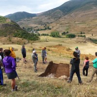 Jornada de puertas abiertas en la excavación de una terraza agraria próxima a la localidad de Torrestío. Foto: INCIPIT-CSIC.