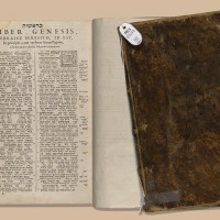 La pieza del mes de mayo de la Biblioteca Tomás Navarro Tomás está dedicada a la Biblia Hebraica de Benito Arias Montano