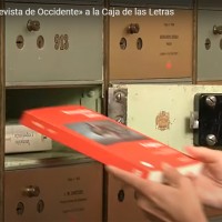 Remedios Zafra (IFS) lega uno de sus libros a "La Caja de las Letras"