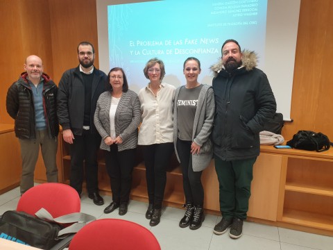 Sesión dedicada a las fake news con investigadores del Instituto de Filosofía Sesión dedicada a las fake news con investigadores del Instituto de Filosofía