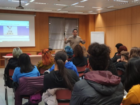 Sesión dedicada al estado del bienestar con el investigador del Instituto de Políticas y Bienes Públicos Sesión dedicada al estado del bienestar con el investigador del Instituto de Políticas y Bienes Públicos