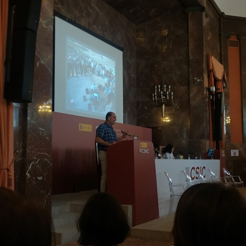 Paco Ferrándiz durante su presentación sobre ciencia ciudadana y memoria histórica Paco Ferrándiz durante su presentación sobre ciencia ciudadana y memoria histórica